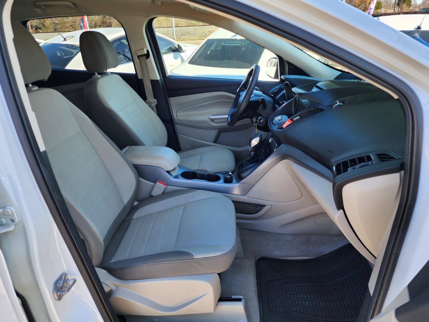 2016 WHITE Ford Escape SE (1FMCU9GX6GU) with an 1.6L L4 DOHC 16V engine, 6-Speed Automatic transmission, located at 2660 S.Garland Avenue, Garland, TX, 75041, (469) 298-3118, 32.885551, -96.655602 - Welcome to DallasAutos4Less, one of the Premier BUY HERE PAY HERE Dealers in the North Dallas Area. We specialize in financing to people with NO CREDIT or BAD CREDIT. We need proof of income, proof of residence, and a ID. Come buy your new car from us today!! This is a Super Clean 2016 FORD ESCAP - Photo#18